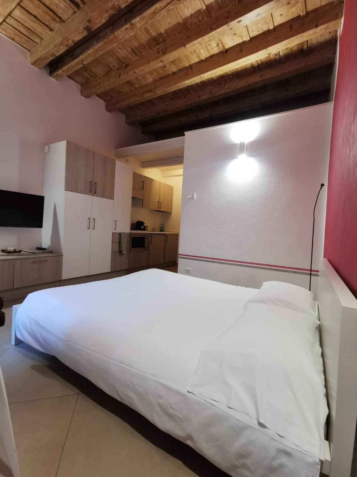 Flora Inn, Super Sweet Studio - Centro Бергамо Екстер'єр фото