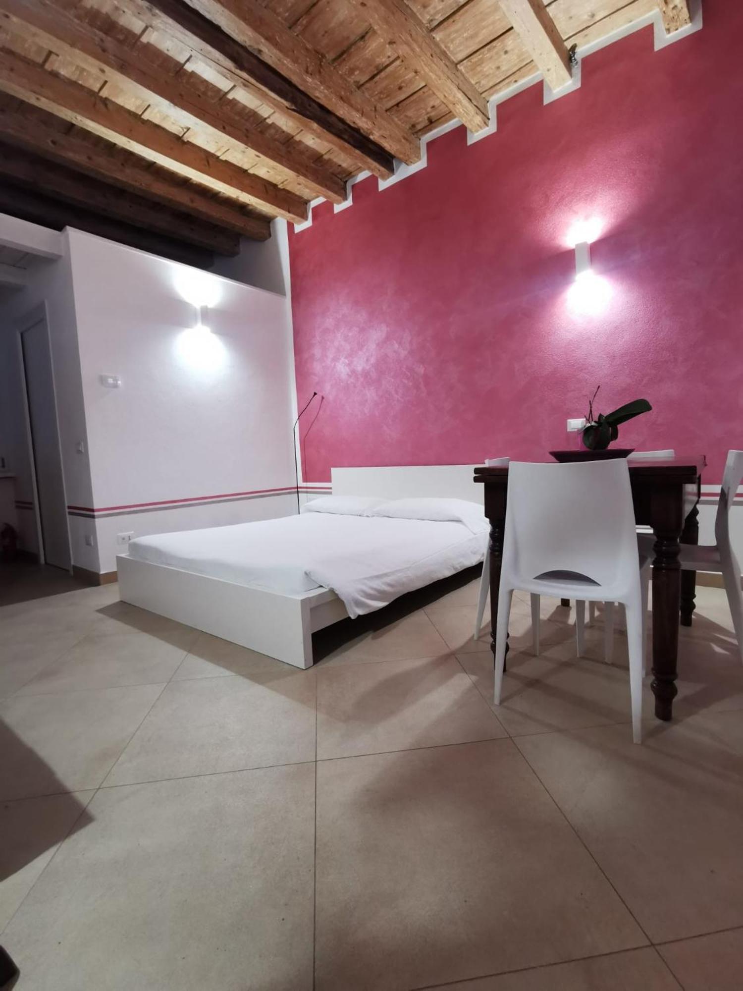 Flora Inn, Super Sweet Studio - Centro Бергамо Екстер'єр фото